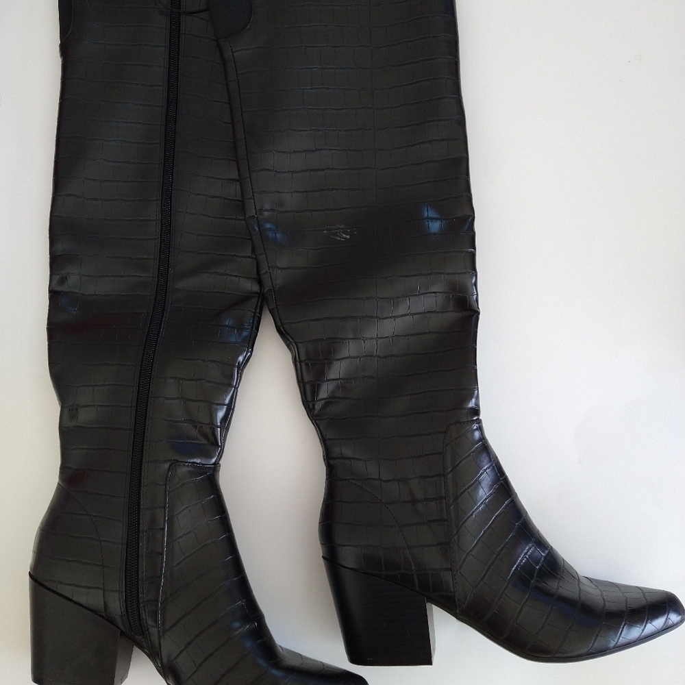 Forever 21 boots size 5